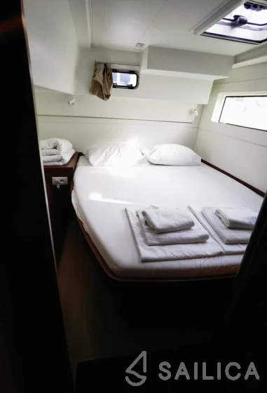 Lagoon 40 - Yacht Charter Sailica