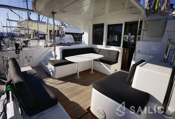 Lagoon 40 - Yacht Charter Sailica