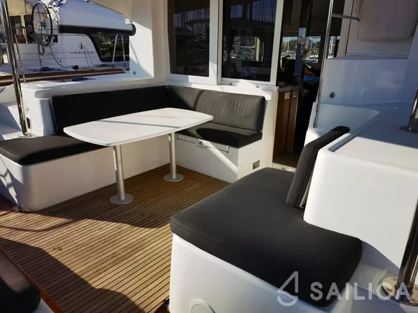 Lagoon 40 - Yacht Charter Sailica