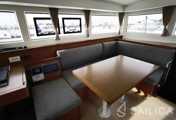 Lagoon 40 - Yacht Charter Sailica