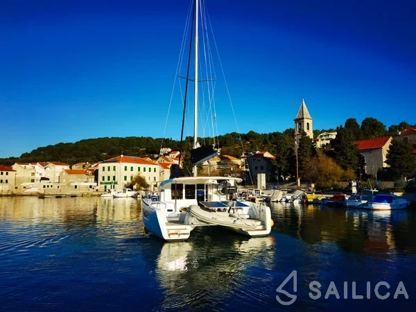 Lagoon 40 - Yacht Charter Sailica