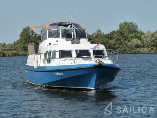 Holiday 1300 - Yacht Charter Sailica