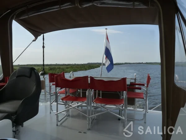 Holiday 1300 - Yacht Charter Sailica