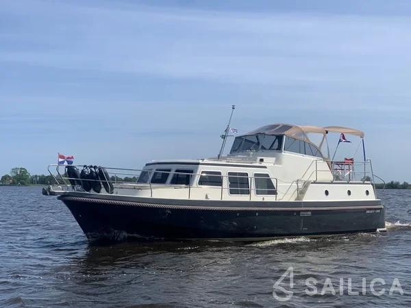 Holiday 1300 - Yacht Charter Sailica