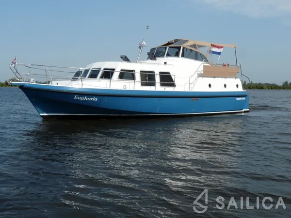 Holiday 1300 - Yacht Charter Sailica