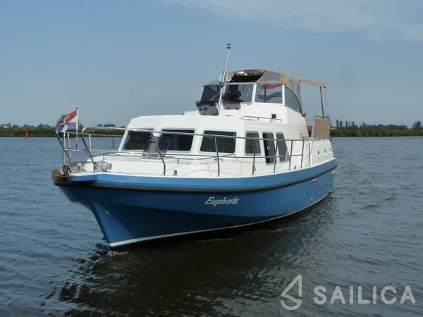 Holiday 1300 - Yacht Charter Sailica