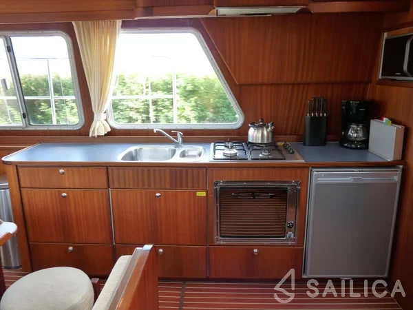 Holiday 1300 - Yacht Charter Sailica