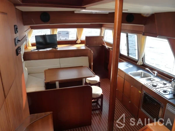 Holiday 1300 - Yacht Charter Sailica