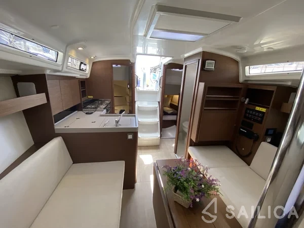 Oceanis 34.1 - Yacht Charter Sailica