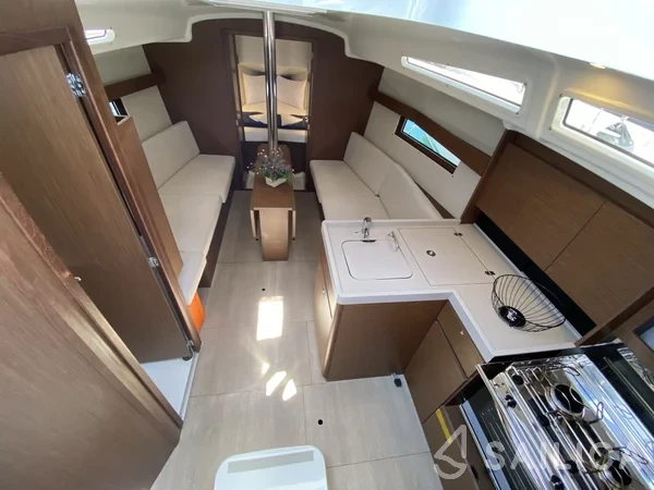 Oceanis 34.1 - Yacht Charter Sailica