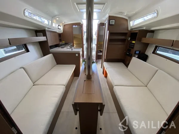 Oceanis 34.1 - Yacht Charter Sailica