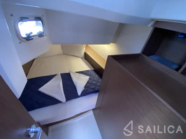 Oceanis 34.1 - Yacht Charter Sailica