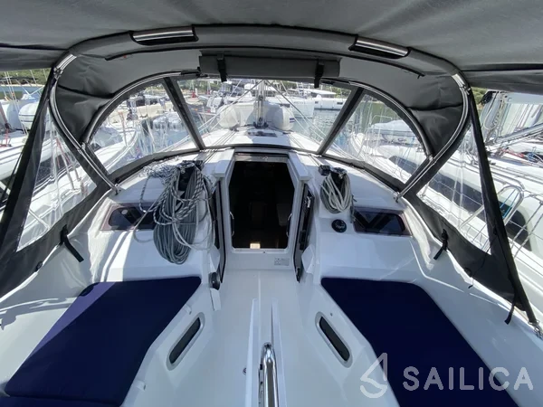 Oceanis 34.1 - Yacht Charter Sailica