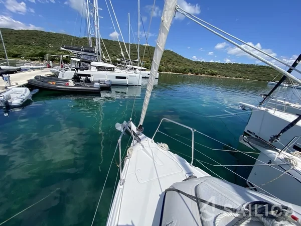 Oceanis 34.1 - Yacht Charter Sailica