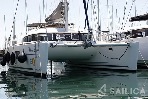 Lagoon 380 S2 - Yacht Charter Sailica