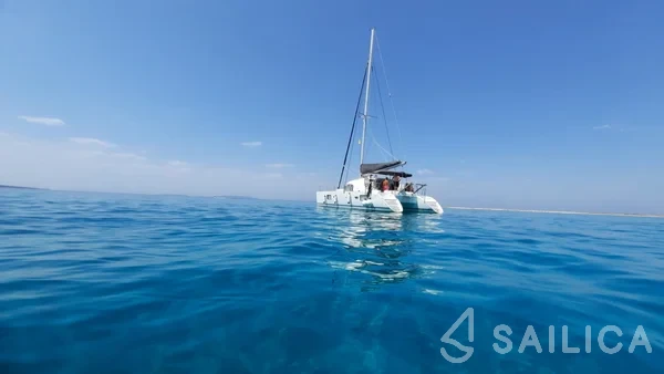 Lagoon 380 S2 - Yacht Charter Sailica