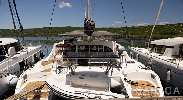 Lagoon 380 S2 - Yacht Charter Sailica
