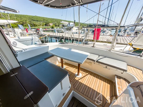 Lagoon 380 S2 - Yacht Charter Sailica