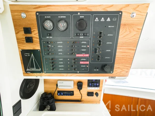 Lagoon 380 S2 - Yacht Charter Sailica