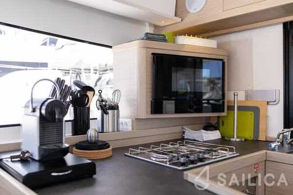 Lagoon 42 - Yacht Charter Sailica