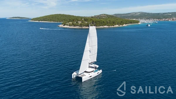 Lagoon 42 - Yacht Charter Sailica