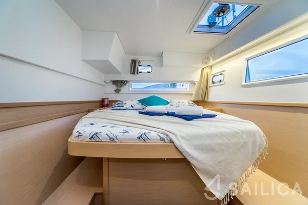 Lagoon 42 - Yacht Charter Sailica
