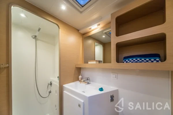 Lagoon 42 - Yacht Charter Sailica