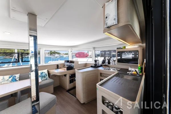 Lagoon 42 - Yacht Charter Sailica