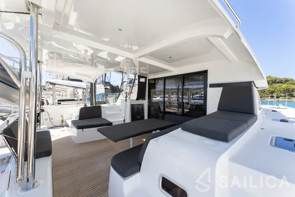 Lagoon 42 - Yacht Charter Sailica