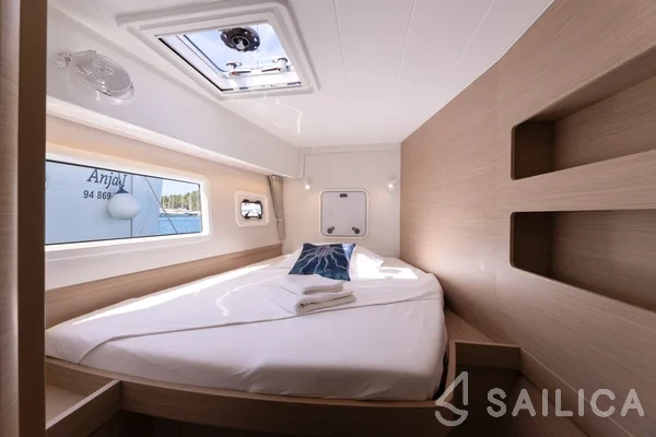 Lagoon 42 - Yacht Charter Sailica