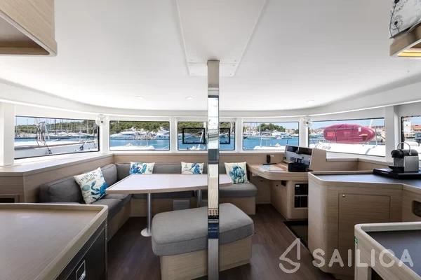 Lagoon 42 - Yacht Charter Sailica