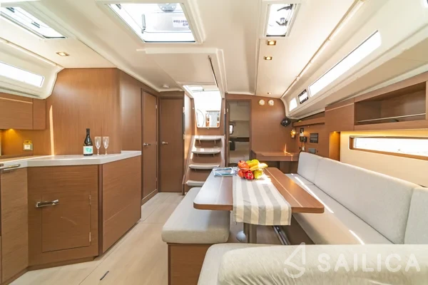 Oceanis 40.1 - Yacht Charter Sailica