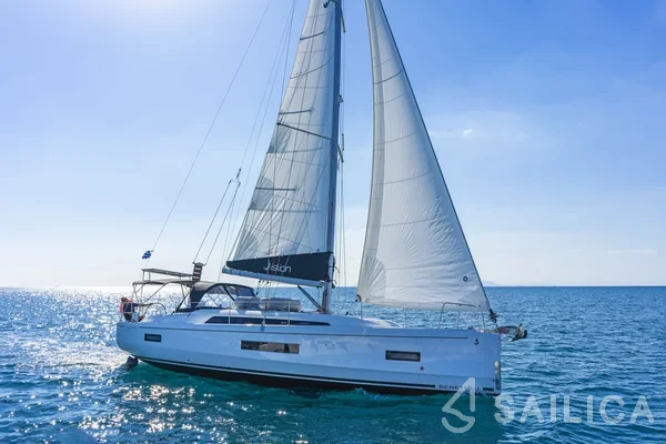 Oceanis 40.1 - Yacht Charter Sailica