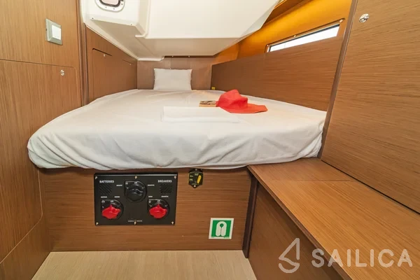 Oceanis 40.1 - Yacht Charter Sailica