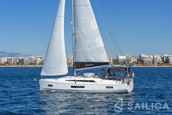 Oceanis 40.1 - Yacht Charter Sailica