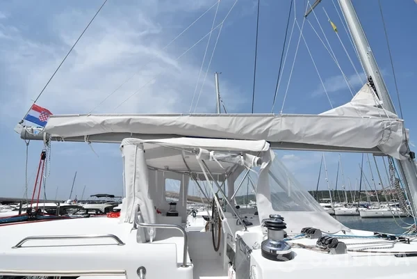 Lagoon 440 - Yacht Charter Sailica