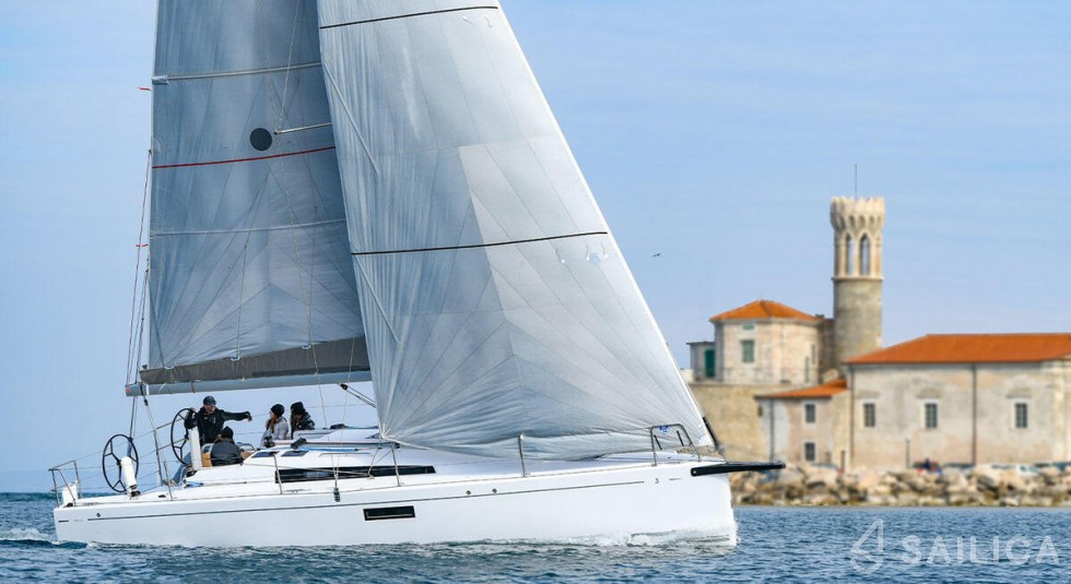 Bavaria 37 Sport - Yacht Charter Sailica