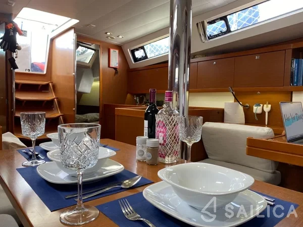 Oceanis 41 - Yacht Charter Sailica