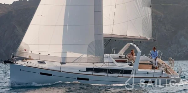 Oceanis 41 - Yacht Charter Sailica