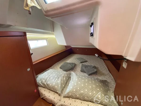 Oceanis 41 - Yacht Charter Sailica
