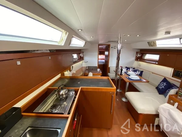 Oceanis 41 - Yacht Charter Sailica