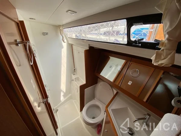 Oceanis 41 - Yacht Charter Sailica