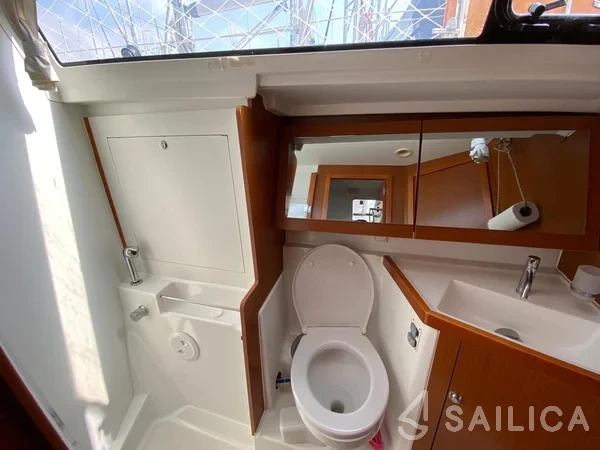 Oceanis 41 - Yacht Charter Sailica