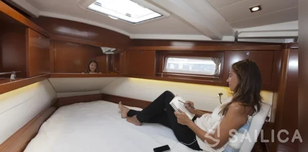 Oceanis 41 - Yacht Charter Sailica