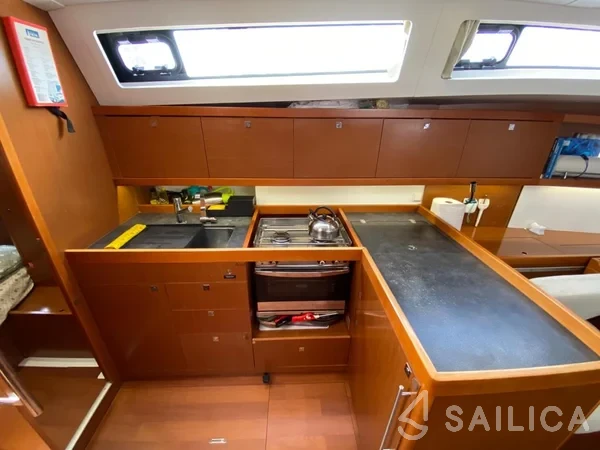 Oceanis 41 - Yacht Charter Sailica