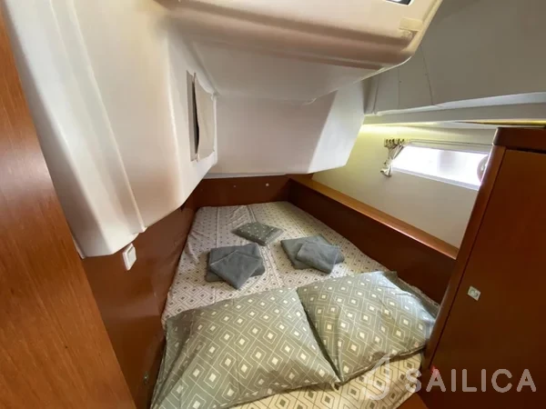 Oceanis 41 - Yacht Charter Sailica