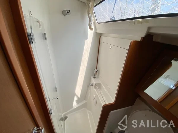 Oceanis 41 - Yacht Charter Sailica