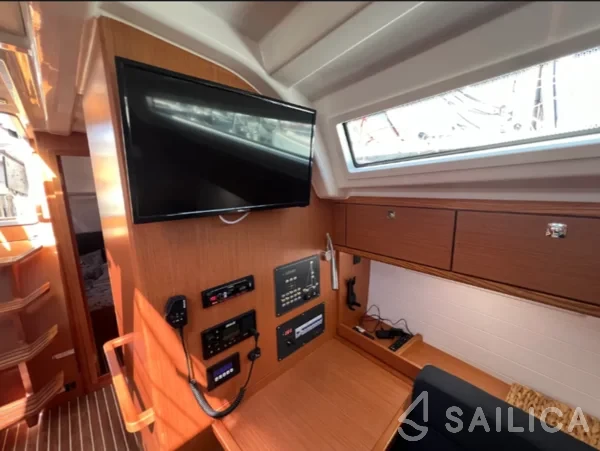 Bavaria 37 Cruiser - Yacht Charter Sailica