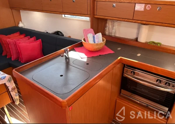 Bavaria 37 Cruiser - Yacht Charter Sailica