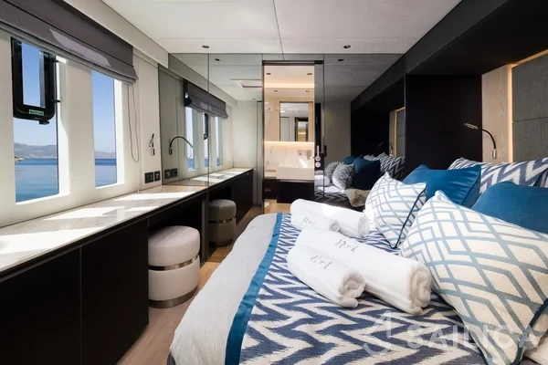 Sunreef 70 - Yacht Charter Sailica